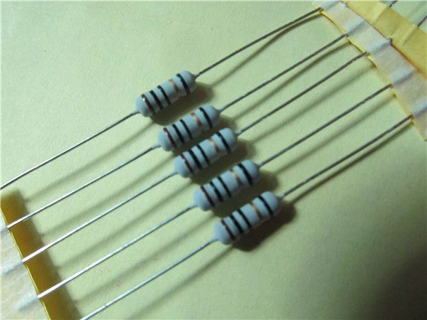 包管丝电阻器  1W  10R