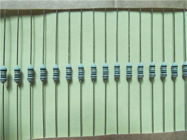 包管丝电阻器  0.25W  10R